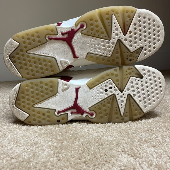 Jordan retro 6 Maroon 6y. Like new. Used a few times. No box - Picture 4 of 5